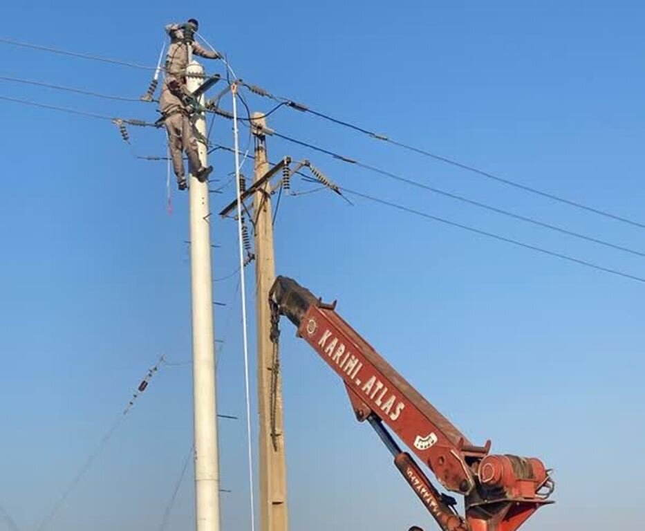 ۲۳۰ میلیارد ریال برای اصلاح و تعویض تیرهای برق روستاهای گناوه هزینه شد