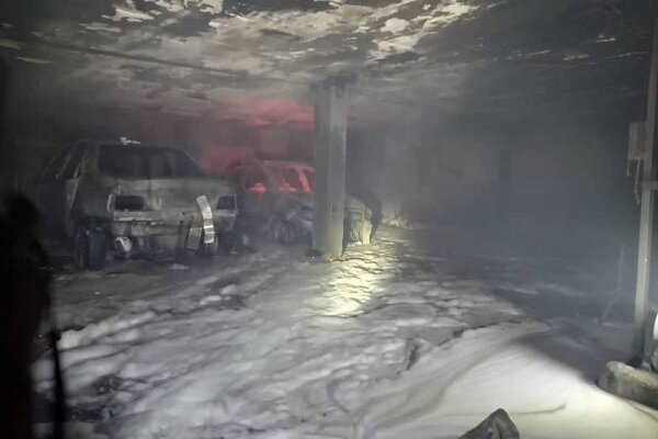 نجات ۱۹ نفر در پی آتشسوزی ساختمانی در میدان امام حسین (ع)