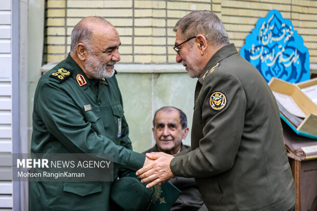 سردار سرلشکر پاسدار <a href='https://sayeb.ir/tag/%d8%ad%d8%b3%db%8c%d9%86-%d8%b3%d9%84%d8%a7%d9%85%db%8c'></div>حسین سلامی</a> فرمانده <a href='https://sayeb.ir/tag/%d8%b3%d9%be%d8%a7%d9%87-%d9%be%d8%a7%d8%b3%d8%af%d8%a7%d8%b1%d8%a7%d9%86-%d8%a7%d9%86%d9%82%d9%84%d8%a7%d8%a8-%d8%a7%d8%b3%d9%84%d8%a7%d9%85%db%8c'>سپاه پاسداران انقلاب اسلامی</a> در مراسم بیست و ششمین سالگرد شهادت «علی صیاد شیرازی»