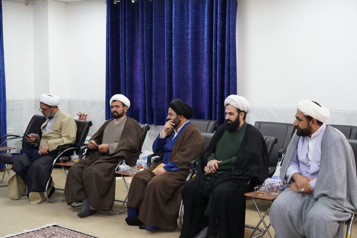 دیدار مسئول نمایندگی ولی فقیه در سپاه لرستان با امامجمعه خرمآباد