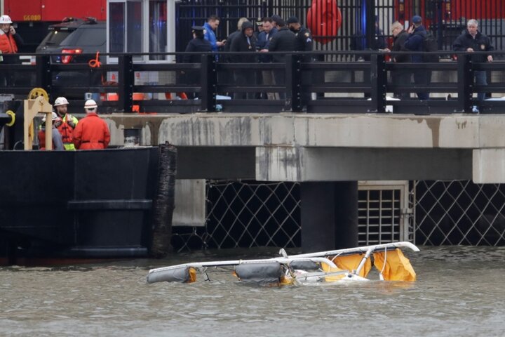 6 killed as helicopter crashes into New York's Hudson River