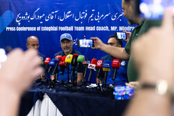 تصمیم عجیب سرمربی استقلال؛ مسئولان باشگاه تا چه زمانی صبر می‌کنند؟