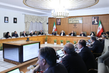 عراقجي يقدم تقريرا حول جولة المفاوضات غير المباشرة مع امريكا للرئيس واعضاء الحكومة