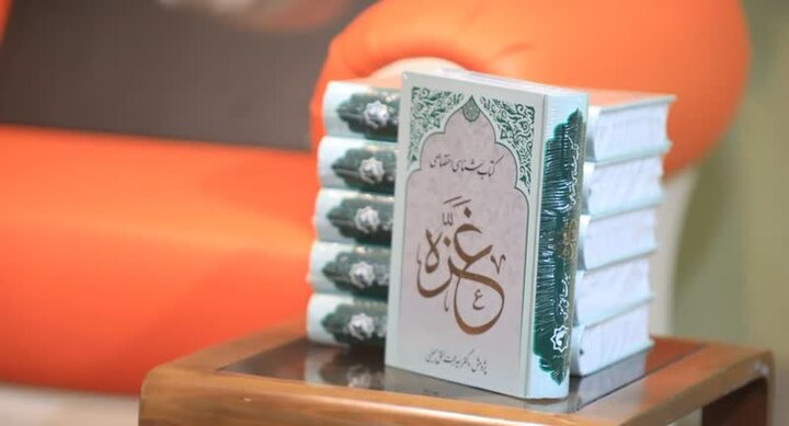 «کتابشناسی اختصاصی غزه» به نماینده جنبش حماس در ایران تقدیم شد