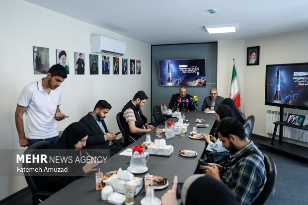نشست خبری یک سال بعد از وعده صادق یک