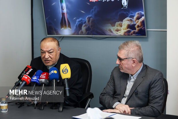 نشست خبری یک سال بعد از وعده صادق یک