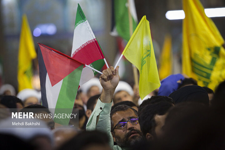 مردم کرمان در حمایت از مردم مظلوم ومقاوم غزه راهپیمایی می کنند