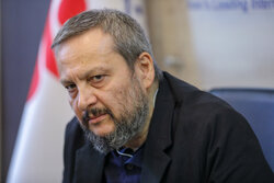 کرگدن‌ها تنها سفر می‌کنند، روایتی از دنیای سید علی میرفتاح