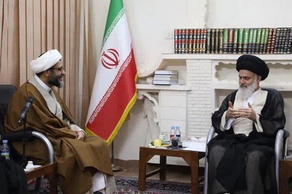 چهرههای برجسته برای حوزههای علمیه خواهران تربیت شوند