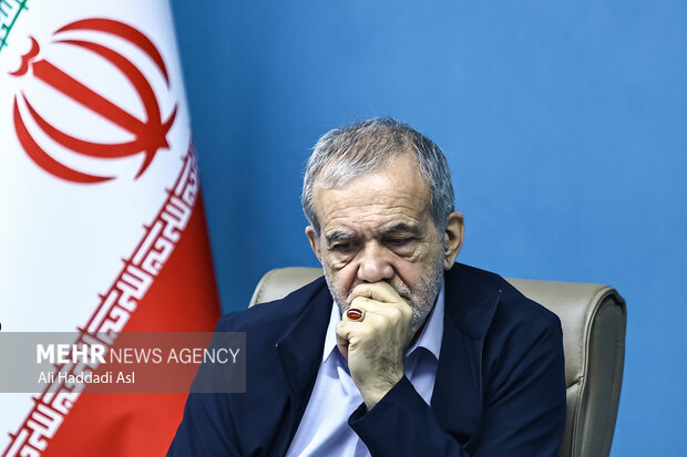 فعالیتهای گمرکی تداوم دارد؛ افزایش تعداد فوتیها به ۴۰ نفر رئیس جمهور از مصدومان حادثه بندر شهید رجایی عیادت کرد