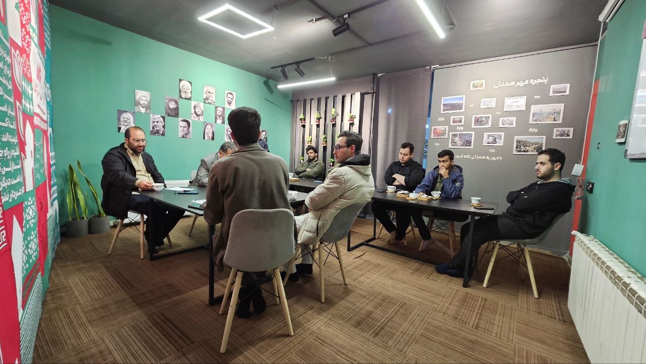 نگاه حماسی شهید آوینی الهامبخش نسل جدید شاعران و هنرمندان نگاه حماسی شهید آوینی الهامبخش نسل جدید شاعران و هنرمندان