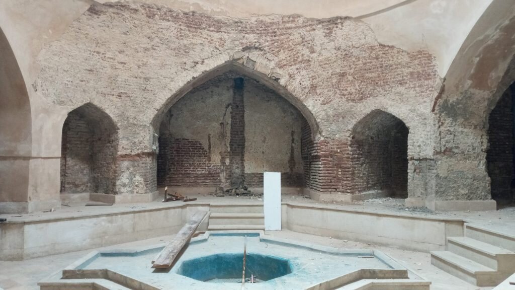 تبدیل قدیمیترین گرمابه قاجاری قزوین به کارگاه ساخت ظروف شیشه ای تبدیل قدیمیترین گرمابه قاجاری قزوین به کارگاه ساخت ظروف شیشه ای