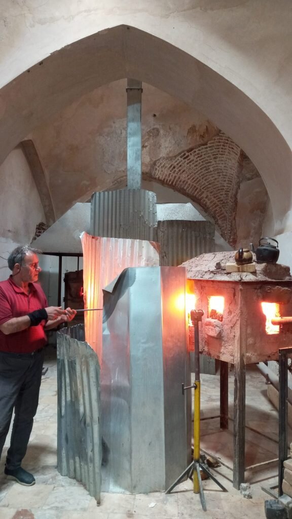 تبدیل قدیمیترین گرمابه قاجاری قزوین به کارگاه ساخت ظروف شیشه ای تبدیل قدیمیترین گرمابه قاجاری قزوین به کارگاه ساخت ظروف شیشه ای