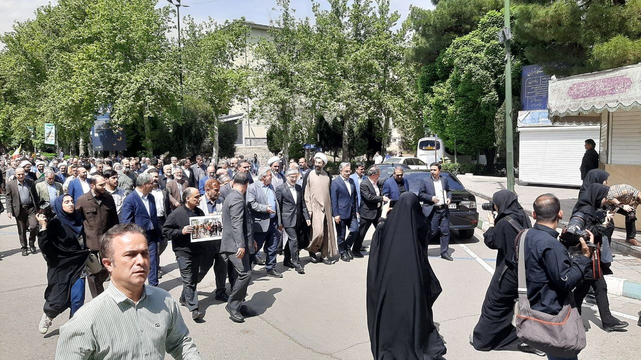 أكاديميو جامعة طهران ينظمون وقفة تضامنية مع أهل غزة