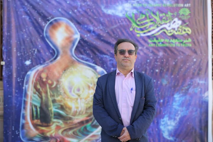 هنرمند باید هنر خود را در خدمت آرمانها قرار دهد