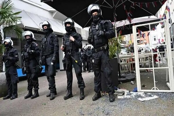 از کسر امتیاز تا بازداشت هوادار؛ اروپا چگونه با توهین برخورد میکند؟