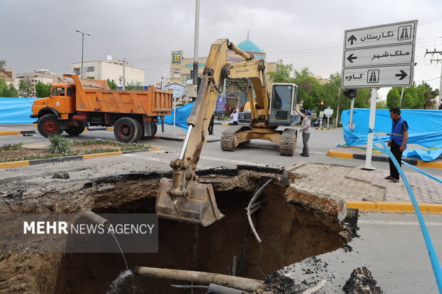 خط انتقال فاضلاب خیابان بهارستان شرقی ملک شهر اصفهان بازسازی شد