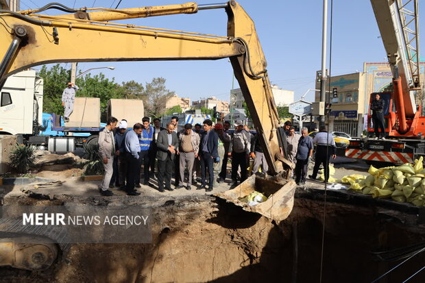 خط انتقال فاضلاب خیابان بهارستان شرقی ملک شهر اصفهان بازسازی شد