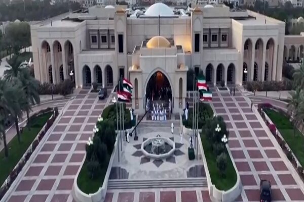 استقبال گرم همراه با «رقص شمشیر» کویتیها از رئیس جمهور مصر+ فیلم