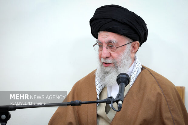 قائد الثورة: الوقوف في وجه الهمجية الصهيونية وسفك الدماء من واجب الجمهورية الإسلامية قائد الثورة: الوقوف في وجه الهمجية الصهيونية وسفك الدماء من واجب الجمهورية الإسلامية