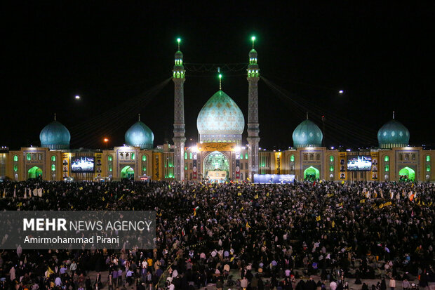 طنین نوای ای لشکر صاحب زمان(عج) در مسجد جمکران طنین نوای ای لشکر صاحب زمان(عج) در مسجد جمکران
