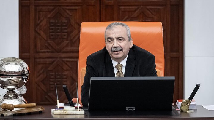 Sırrı Süreyya Önder yoğun bakıma alındı, hayati tehlikesi sürüyor Sırrı Süreyya Önder yoğun bakıma alındı, hayati tehlikesi sürüyor