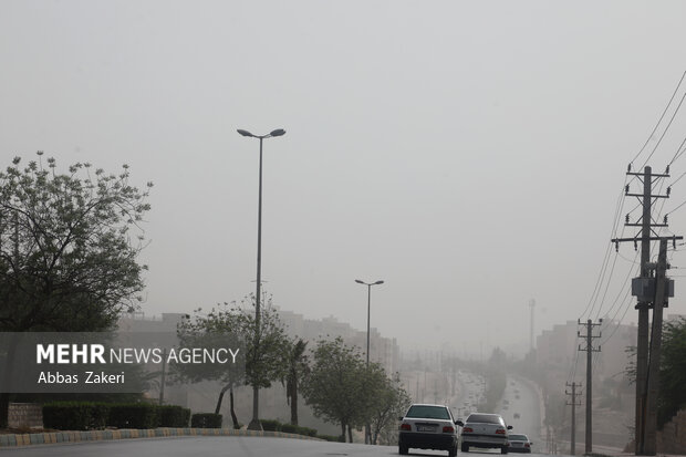 تندباد ۸۰ کیلومتر بر ساعت کانونهای گرد و غبار اصفهان را فعال میکند تندباد ۸۰ کیلومتر بر ساعت کانونهای گرد و غبار اصفهان را فعال میکند