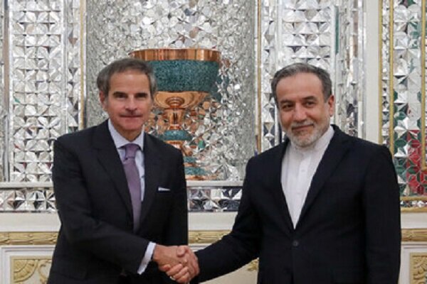 غروسي يلتقي عراقجي في طهران غروسي يلتقي عراقجي في طهران