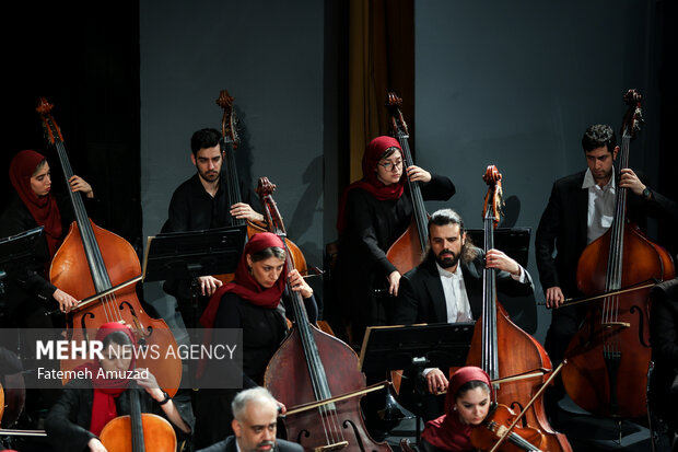 ارکستر سمفونیک تهران خاطرهنوازی کرد؛ از والس دانوب تا خلیج فارس ارکستر سمفونیک تهران خاطرهنوازی کرد؛ از والس دانوب تا خلیج فارس