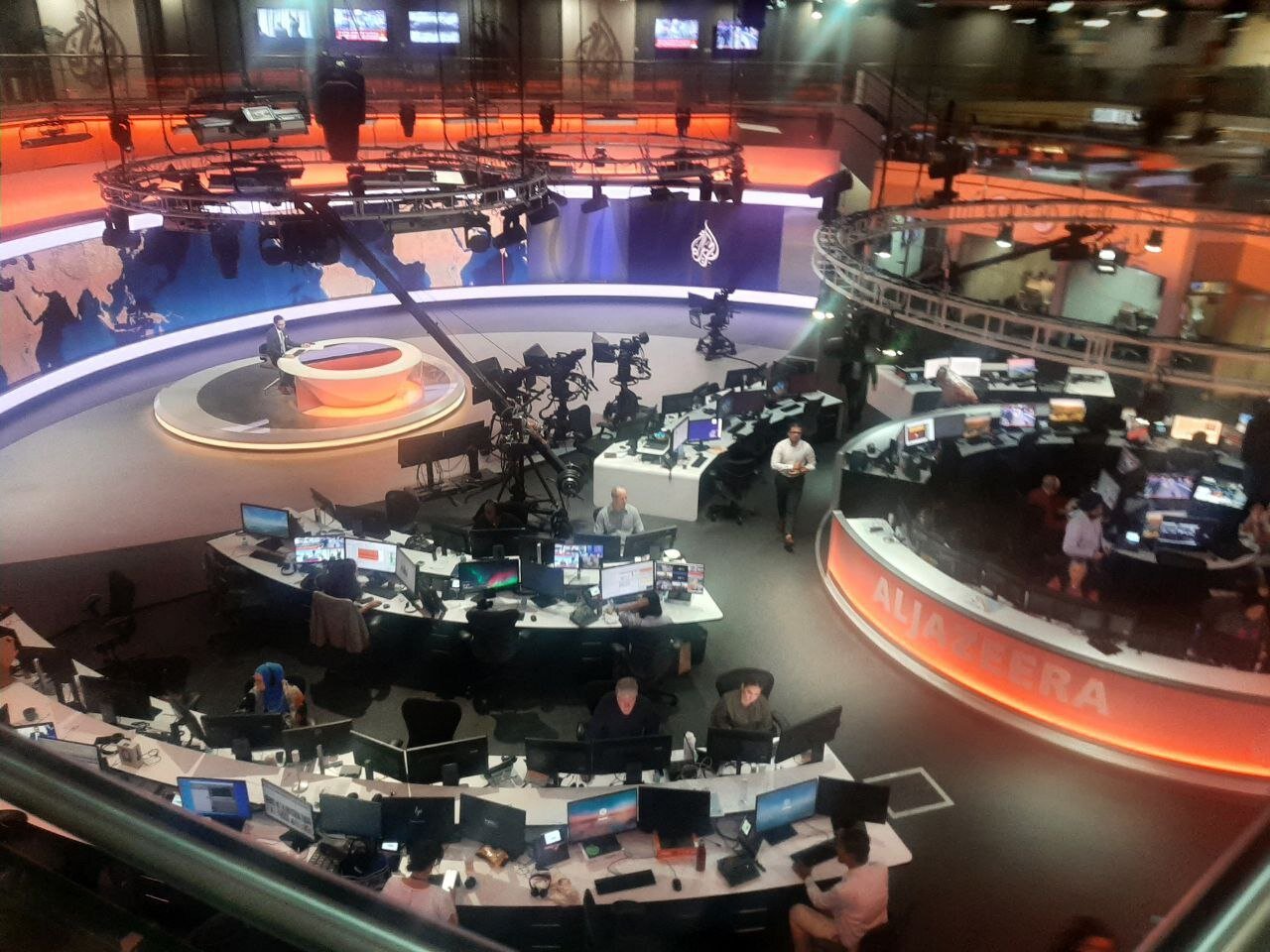 بازدید خبرنگاران گروه رسانهای مهر از شبکه «الجزیره» + تصاویر