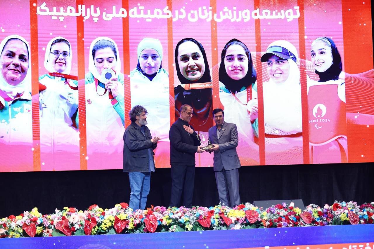 قهرمانان سال ۱۴۰۳ ورزش ایران معرفی شدند؛ انتخاب مهدی طارمی خبرساز شد! قهرمانان سال ۱۴۰۳ ورزش ایران معرفی شدند؛ انتخاب مهدی طارمی خبرساز شد!