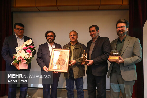 «سلمان کریمی» چهره هنر انقلاب سال ١۴٠۴ در استان زنجان معرفی شد