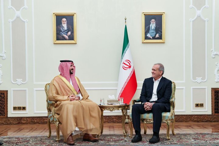 Pezeşkiyan: Suudi Arabistan'ı kardeş ülke olarak görüyoruz Pezeşkiyan: Suudi Arabistan'ı kardeş ülke olarak görüyoruz