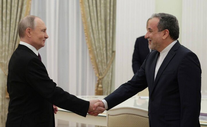 FM Araghchi delivers Leader's message to President Putin