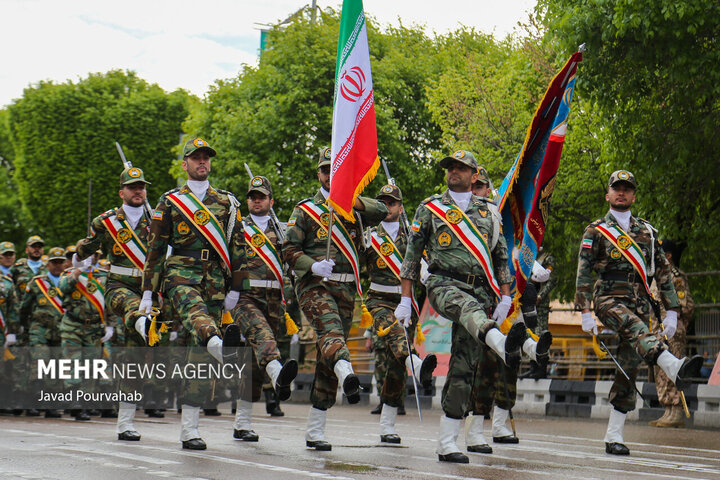 İran'da 18 Nisan Ulusal Ordu Günü kutlanıyor
