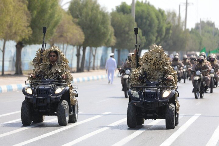 رژه اقتدار نیروهای مسلح در بندرعباس برگزار شد