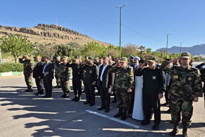 رژه روز ارتش در خرمآباد برگزار شد