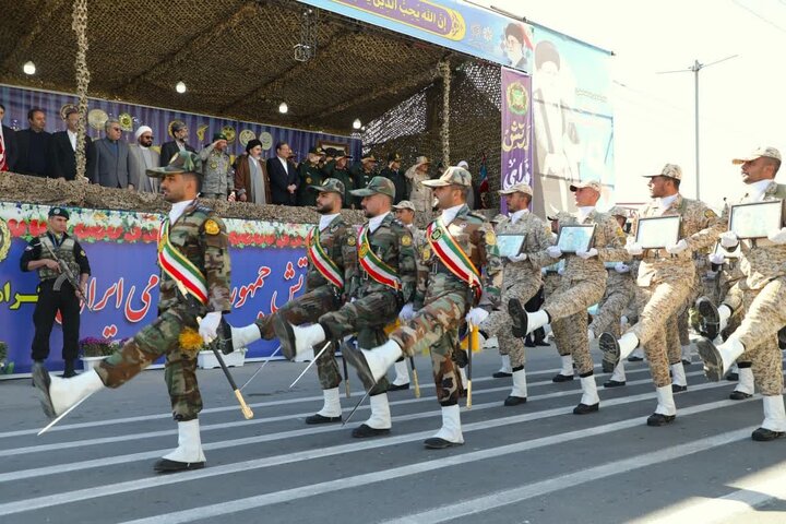 مراسم سان و رژه نیروهای مسلح در ارومیه برگزار شد