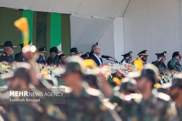 مراسم رژه روز ارتش