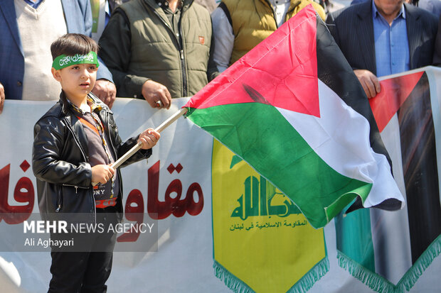 فریاد خشم نمازگزاران آذربایجان غربی علیه جنایات رژیم کودک کش در غزه