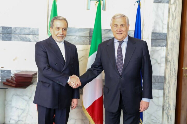 Iran FM holds talks with Italy FM before talks with US