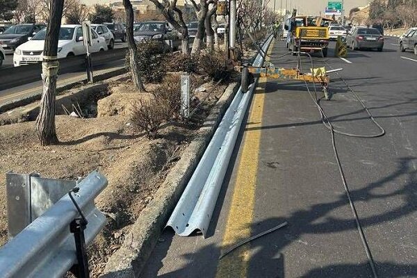 نوسازی و افزایش ایمنی گاردریلهای بزرگراه شهید همت در تهران نوسازی و افزایش ایمنی گاردریلهای بزرگراه شهید همت در تهران