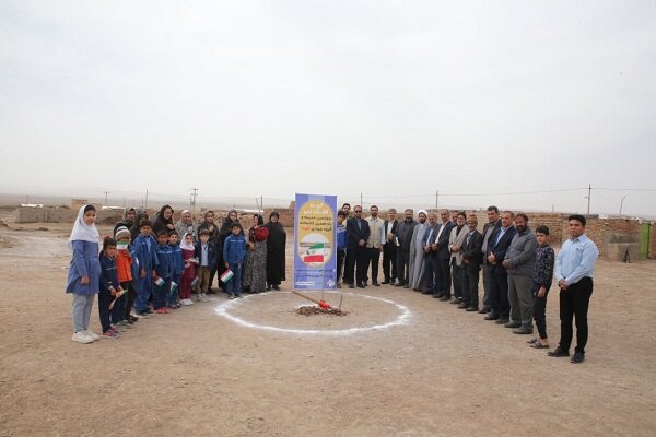 کلنگ چهارمین مدرسه و یازدهمین کتابخانه گروه جهادی شهدا به زمین خورد