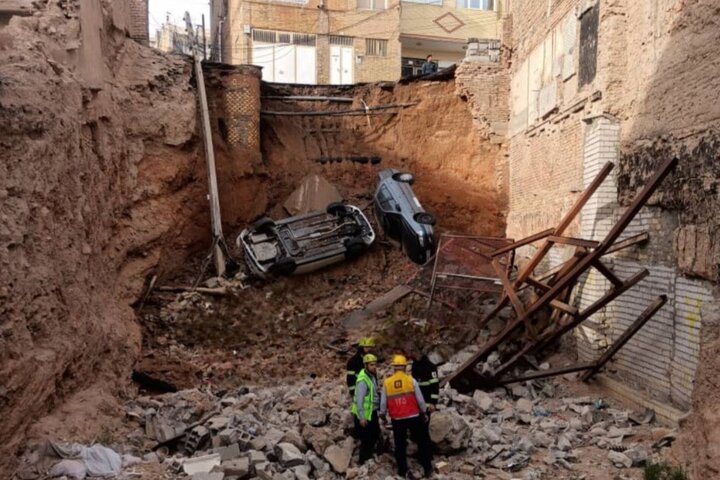 توضیحات سرپرست اداره عملیات امداد و نجات از ریزش ساختمان در تبریز توضیحات سرپرست اداره عملیات امداد و نجات از ریزش ساختمان در تبریز