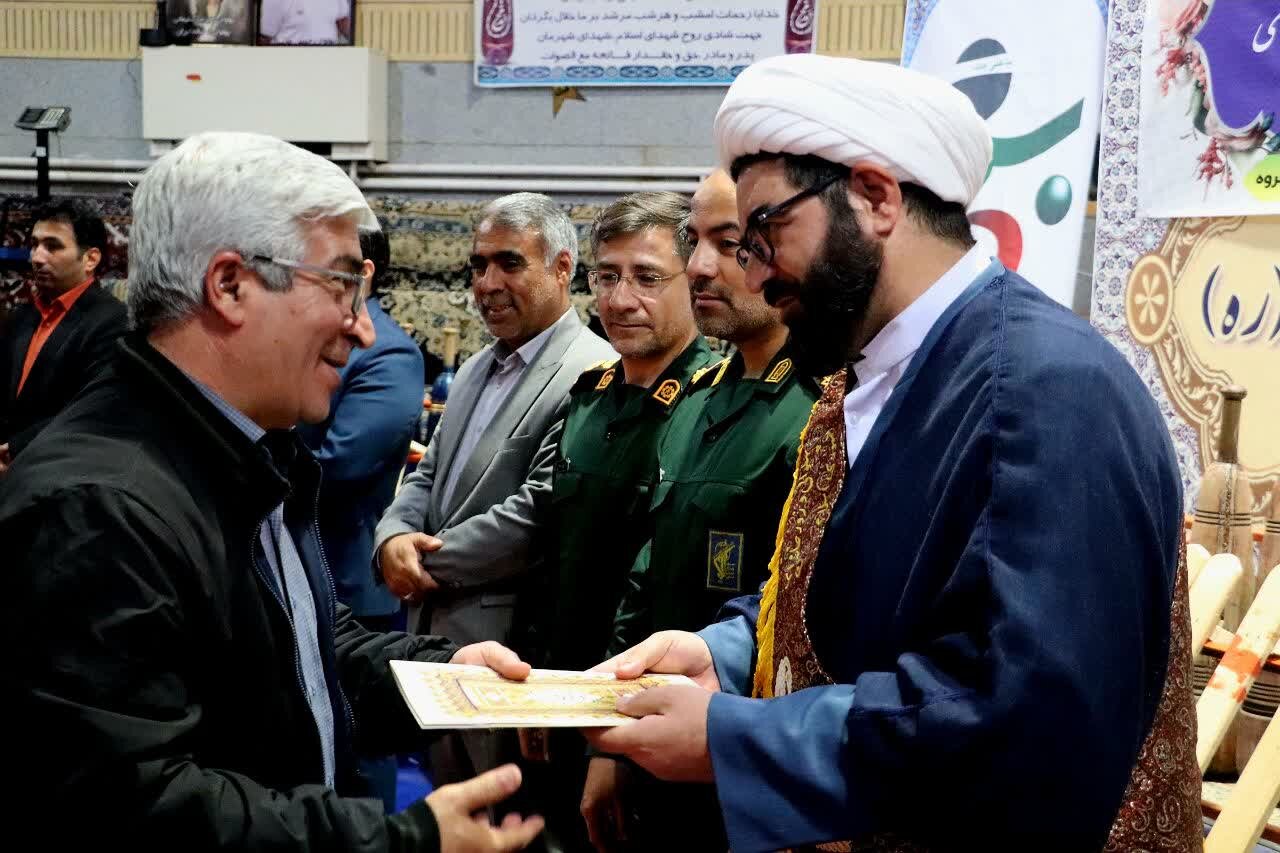 زنگ زورخانه به مناسبت هفته فرهنگ پهلوانی در قروه به صدا در آمد