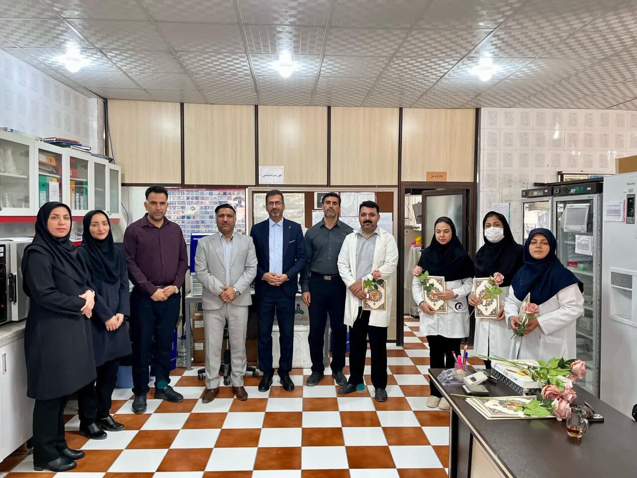 فعالان آزمایشگاهی در دیلم تجلیل شدند فعالان آزمایشگاهی در دیلم تجلیل شدند