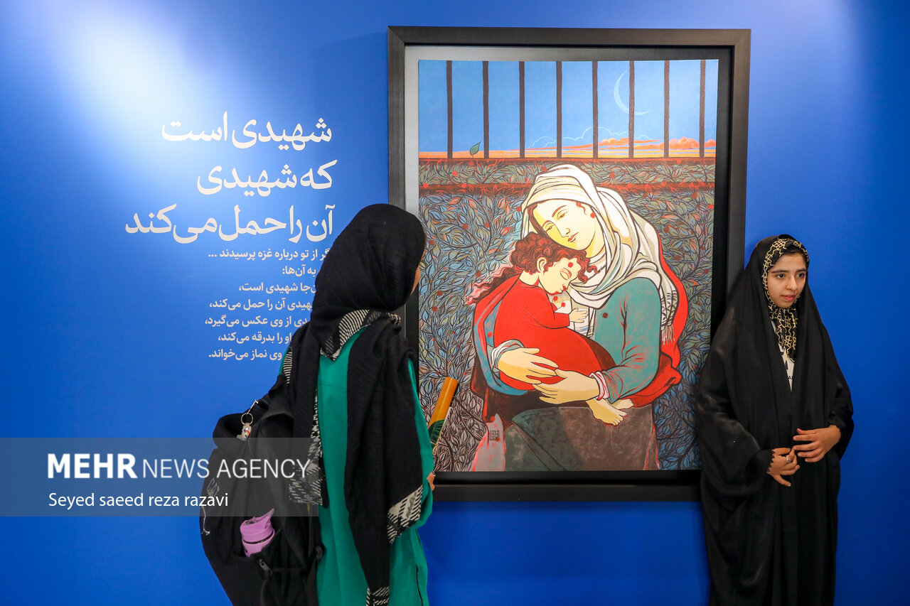 کارن همایونفر چهره سال هنر انقلاب شد؛جایزه هنرگردان در دستان مهدی کلهر کارن همایونفر چهره سال هنر انقلاب شد؛جایزه هنرگردان در دستان مهدی کلهر