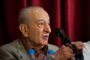 مراسم تشییع پیکر «اکبر اعتماد» در همدان برگزار شد