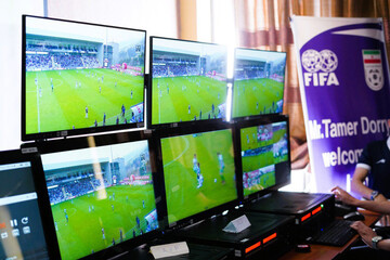 اشتباه داوری در چند بازی لیگ برتر تأثیر داشت؟/ VAR به نیمی از لیگ رسید