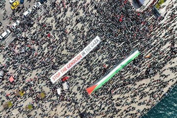 İstanbul'da "Gazze Ölüyor! Ayağa Kalk!" yürüyüşü düzenlendi